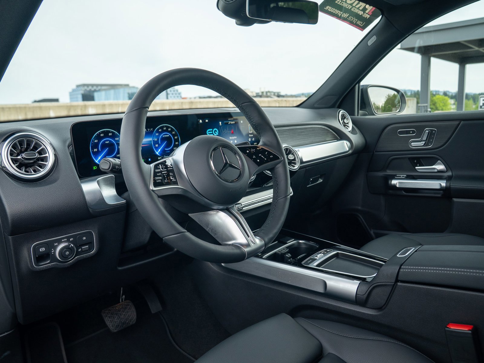 Used 2025 Mercedes-Benz EQB 300 4MATIC image 16