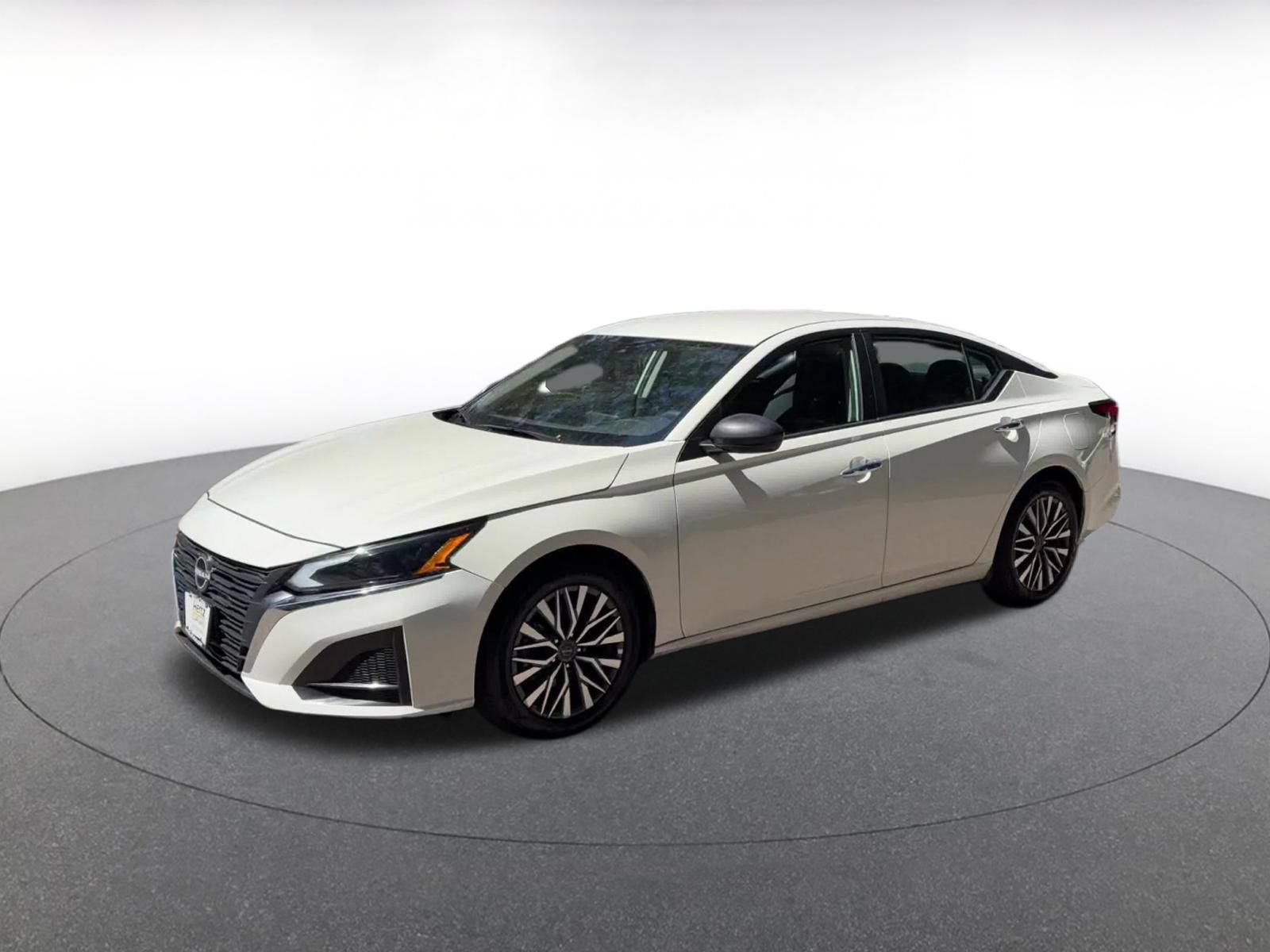 Used 2025 Nissan Altima 2.5 SV FWD image 6