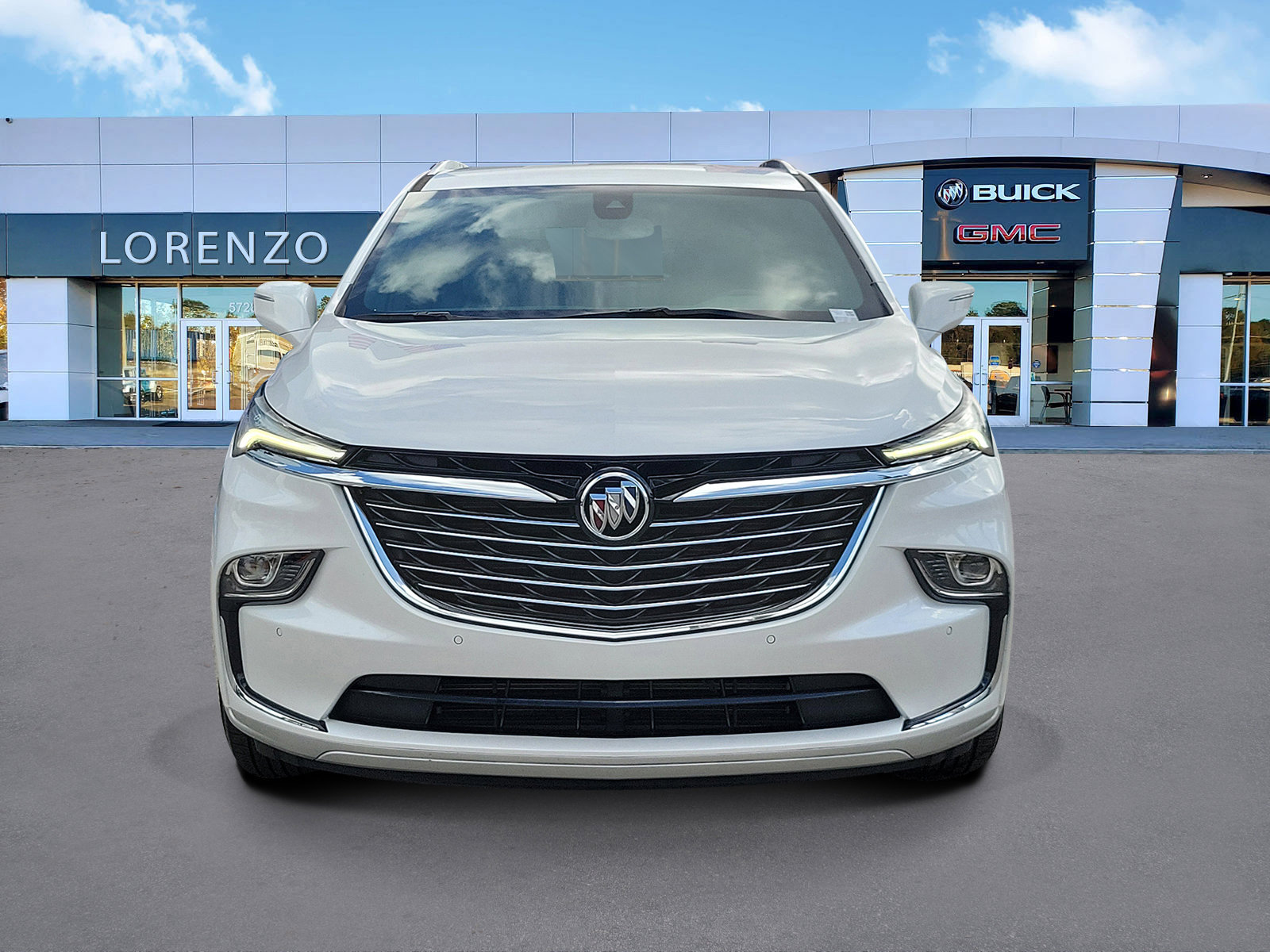 Used 2024 Buick Enclave Essence image 2