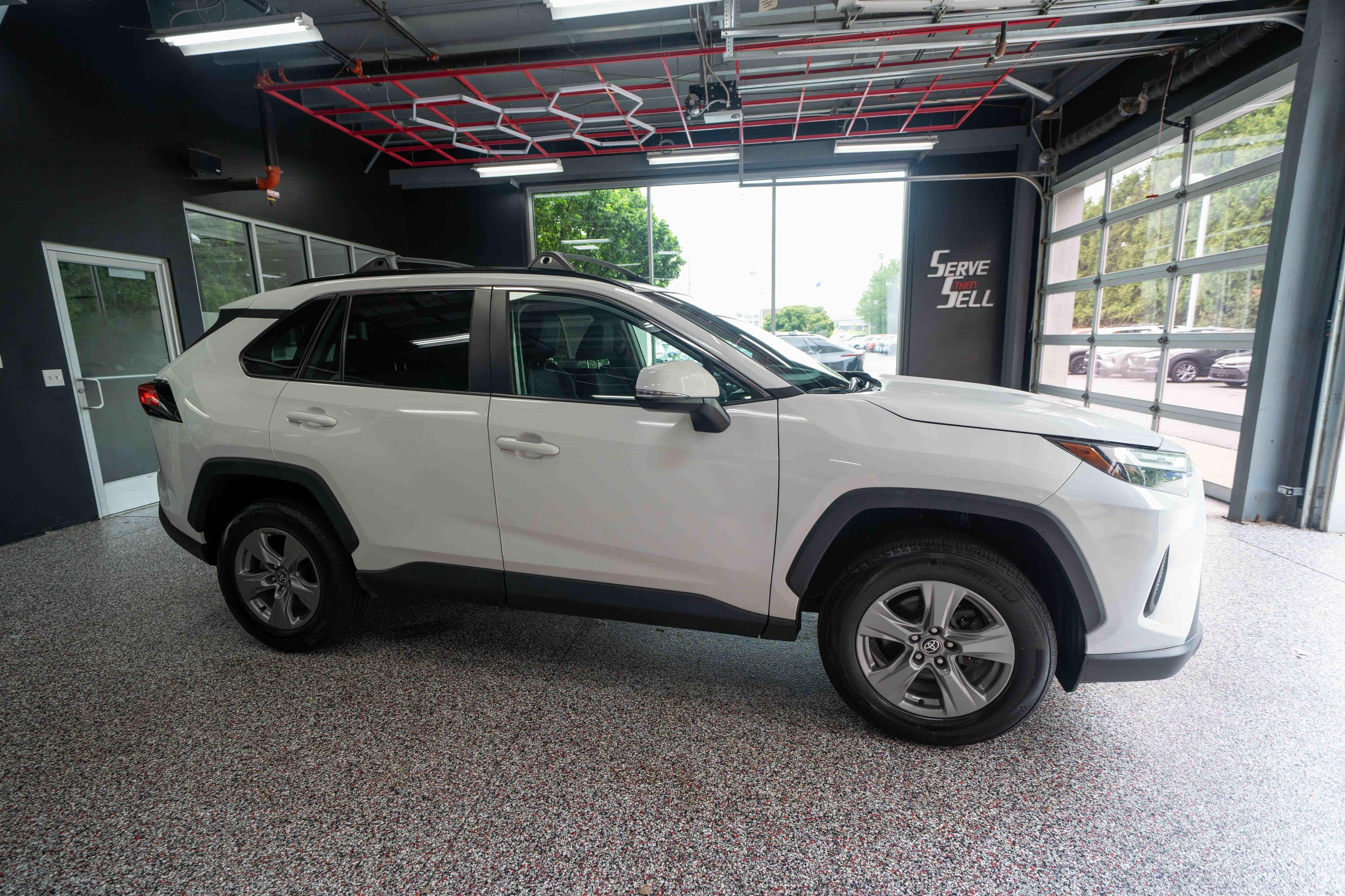 Used 2023 Toyota RAV4 XLE AWD/4WD image 5