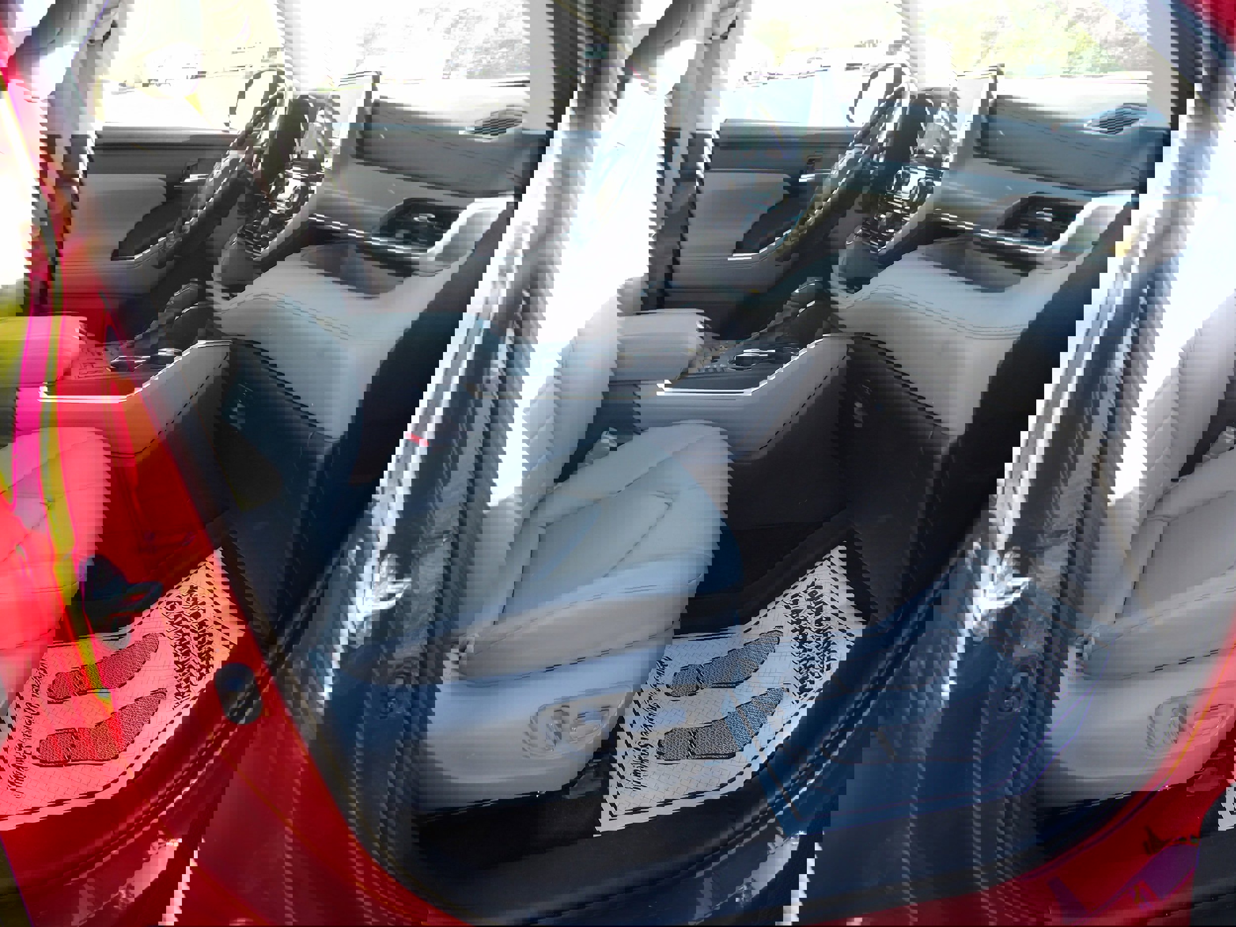 Used 2023 Toyota Highlander XLE AWD/4WD image 11