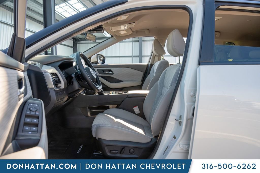 Used 2023 Nissan Rogue SV image 5