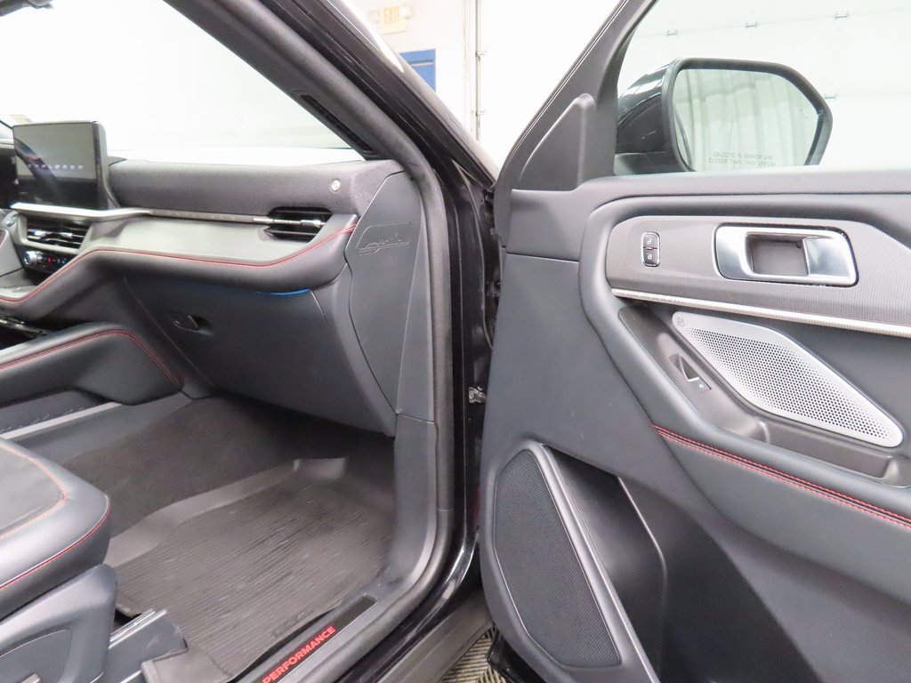 Used 2025 Ford Explorer ST image 29