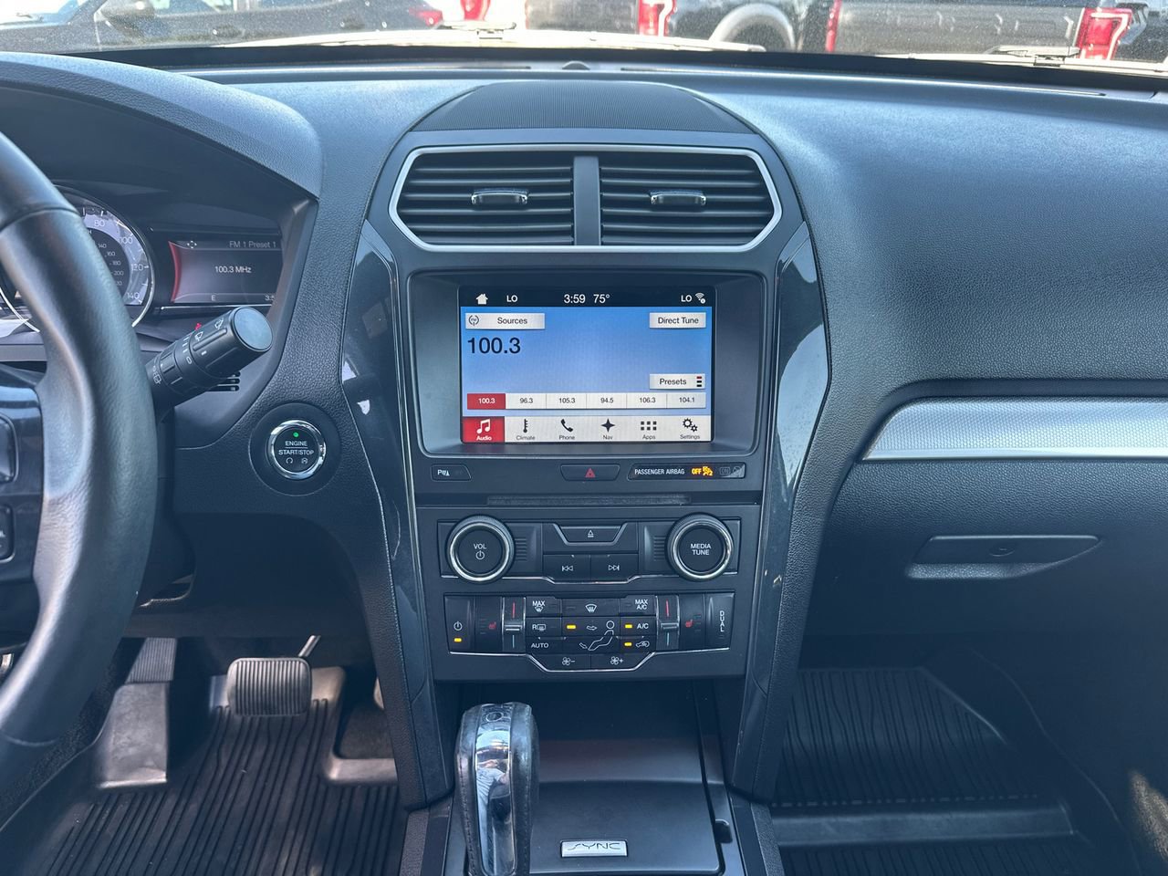 Used 2017 Ford Explorer XLT w/ Equipment Group 202A FWD image 28