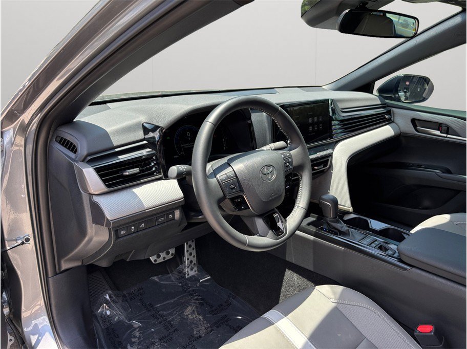 Used 2025 Toyota Camry SE FWD image 6