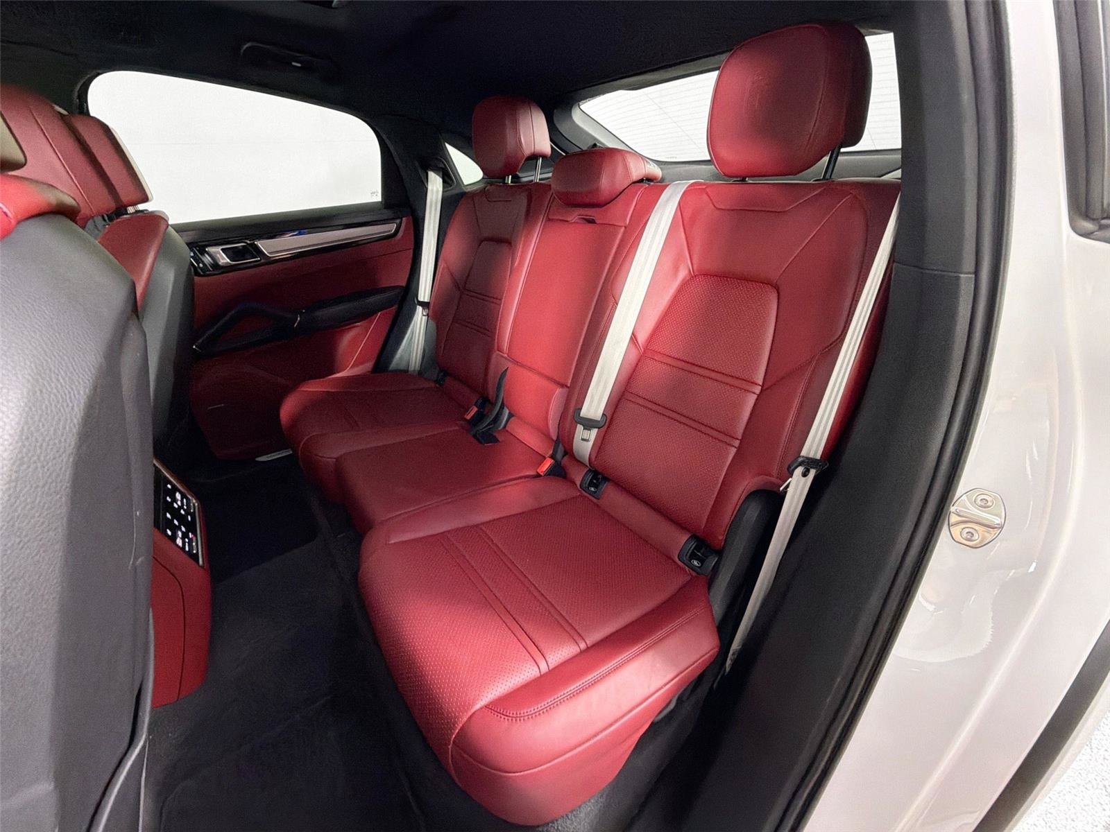 Certified 2023 Porsche Cayenne Platinum Edition AWD/4WD image 25