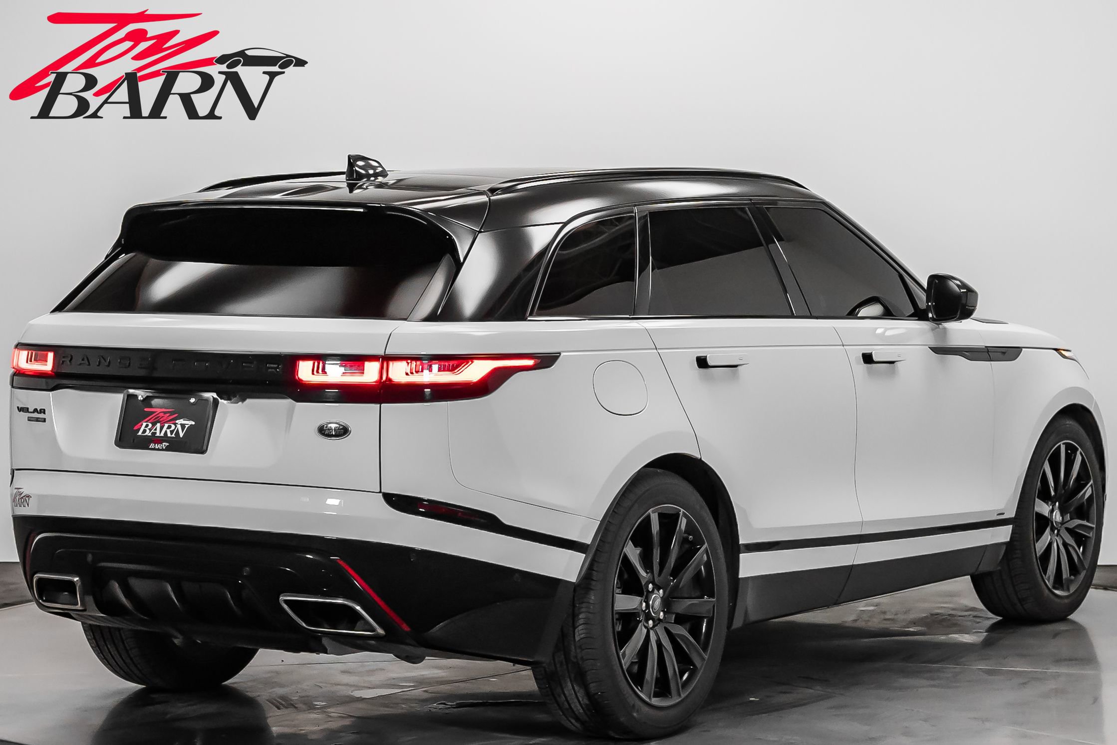 Used 2018 Land Rover Range Rover Velar R-Dynamic HSE image 5