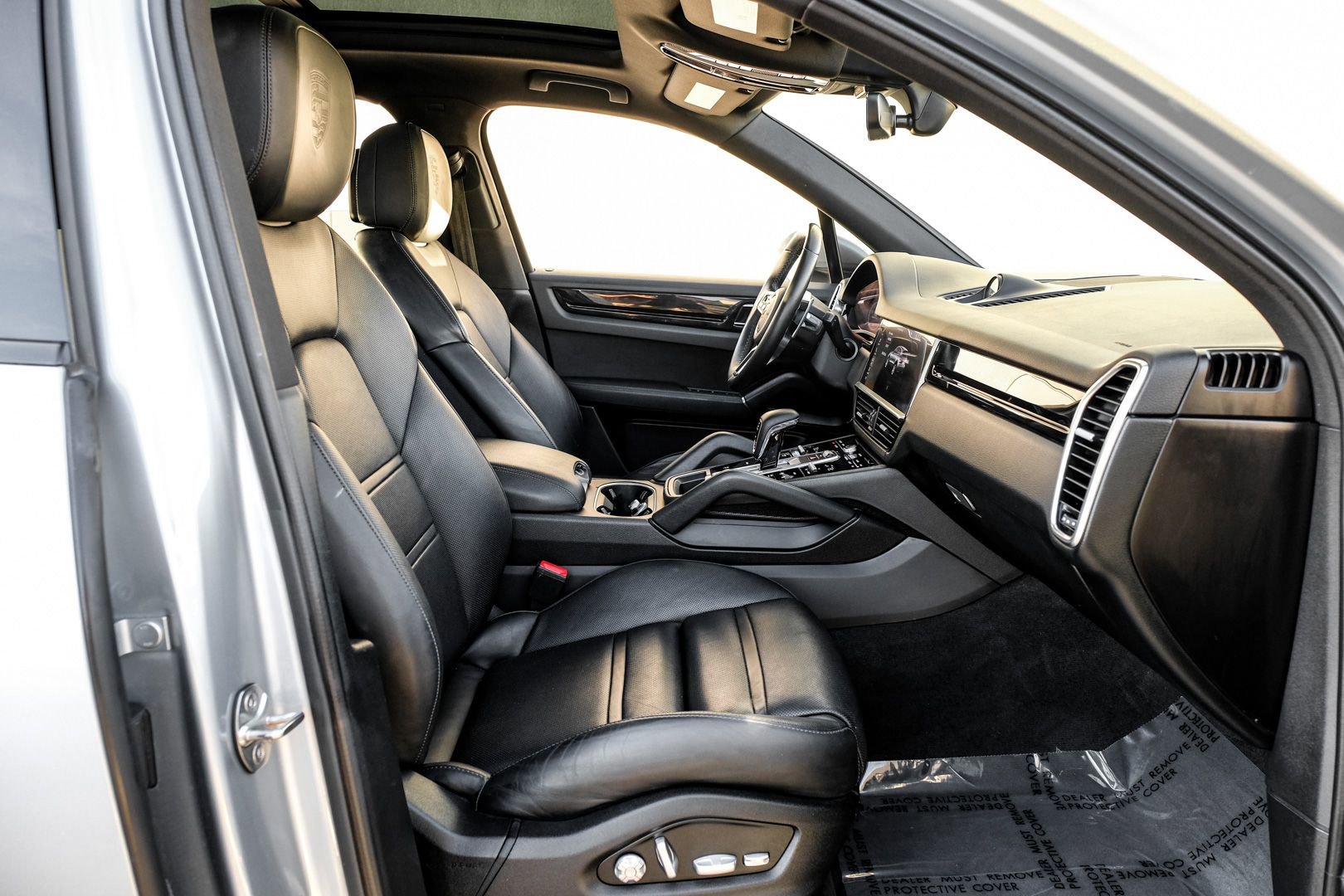 Used 2020 Porsche Cayenne image 30