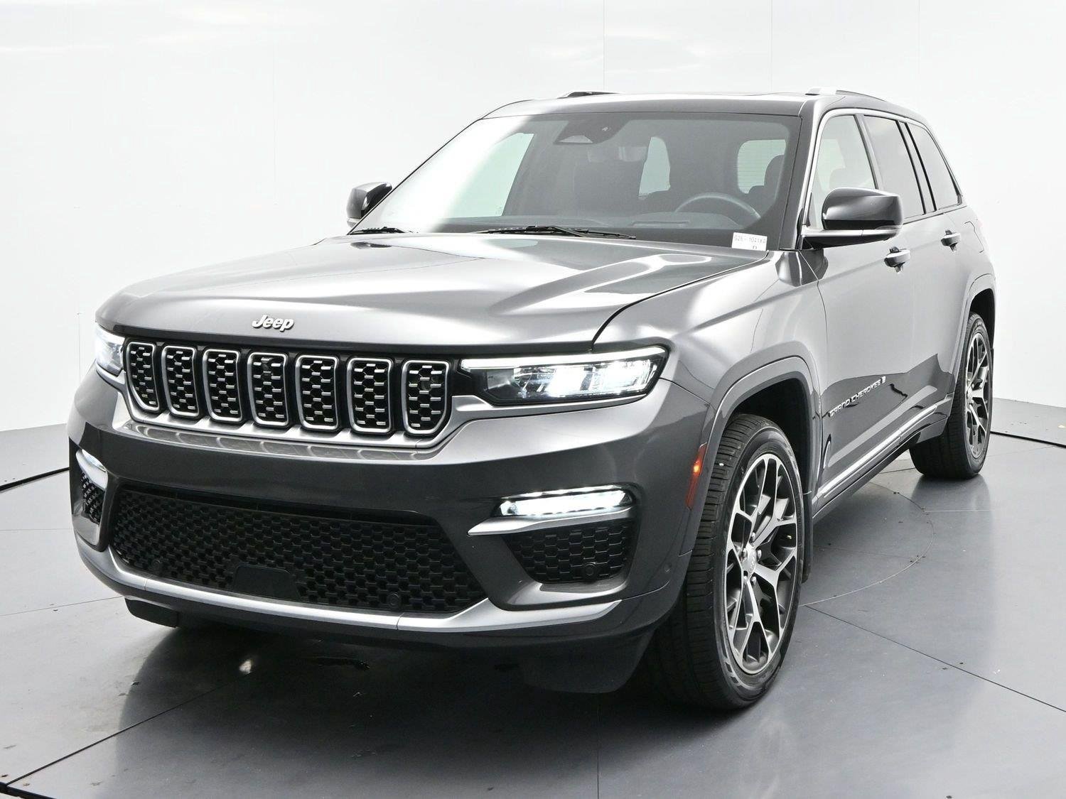 Used 2022 Jeep Grand Cherokee Summit AWD/4WD image 3