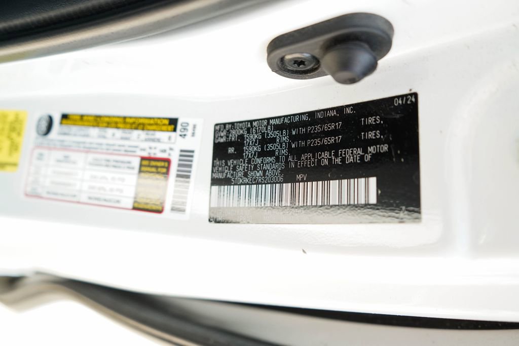 Used 2024 Toyota Sienna LE image 39