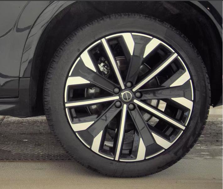 Used 2025 Volvo XC90 B6 Plus image 10