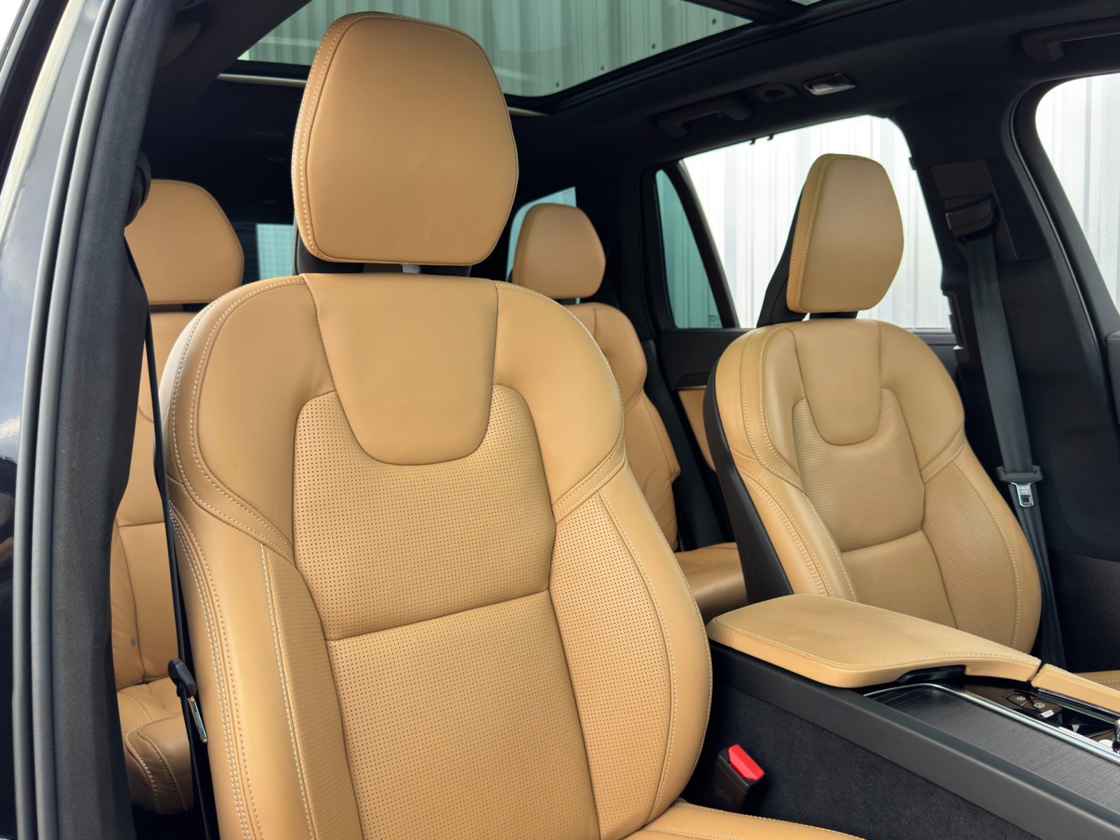 Used 2024 Volvo XC90 T8 Ultimate w/ Lounge Package image 36