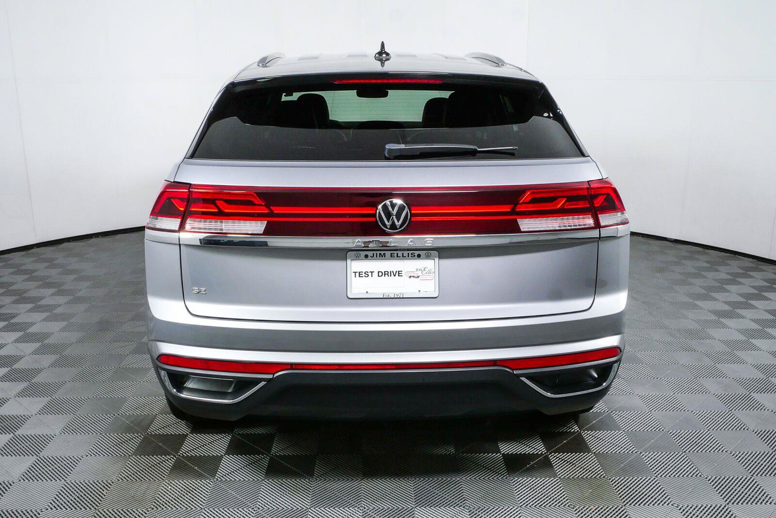 Certified 2024 Volkswagen Atlas Cross Sport SE FWD image 15