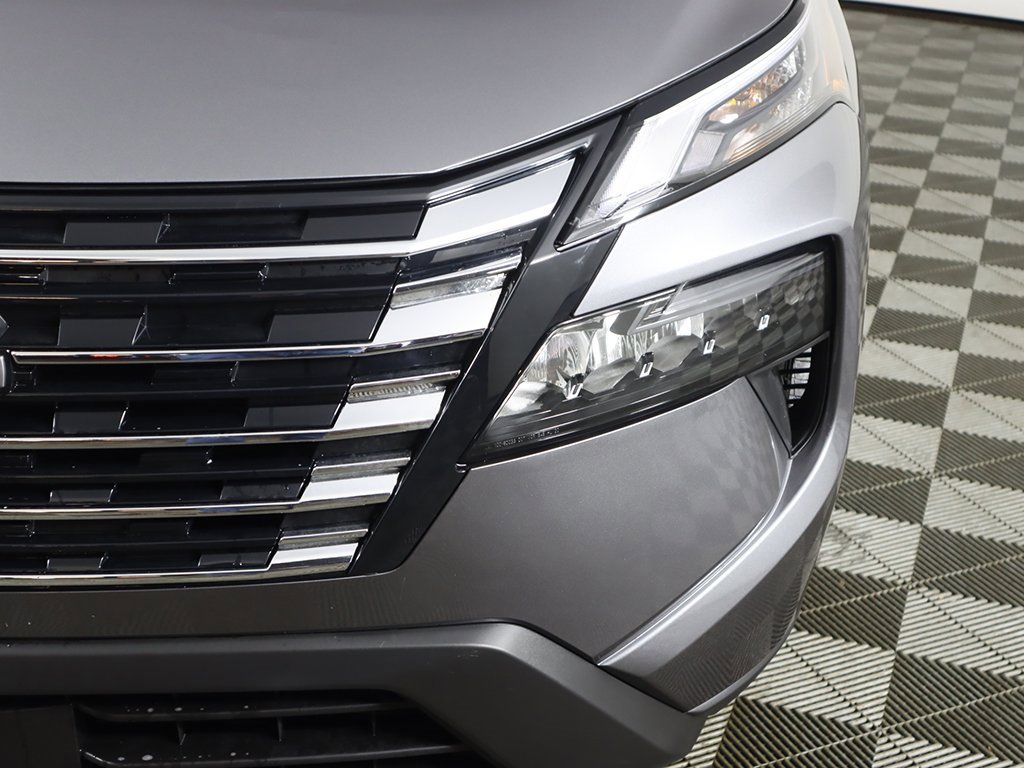 Used 2024 Nissan Rogue S image 11