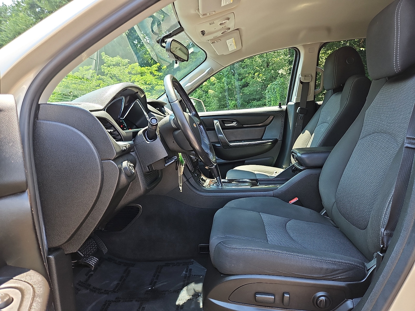 Used 2017 Chevrolet Traverse LT w/ Style and Technology Package FWD image 13