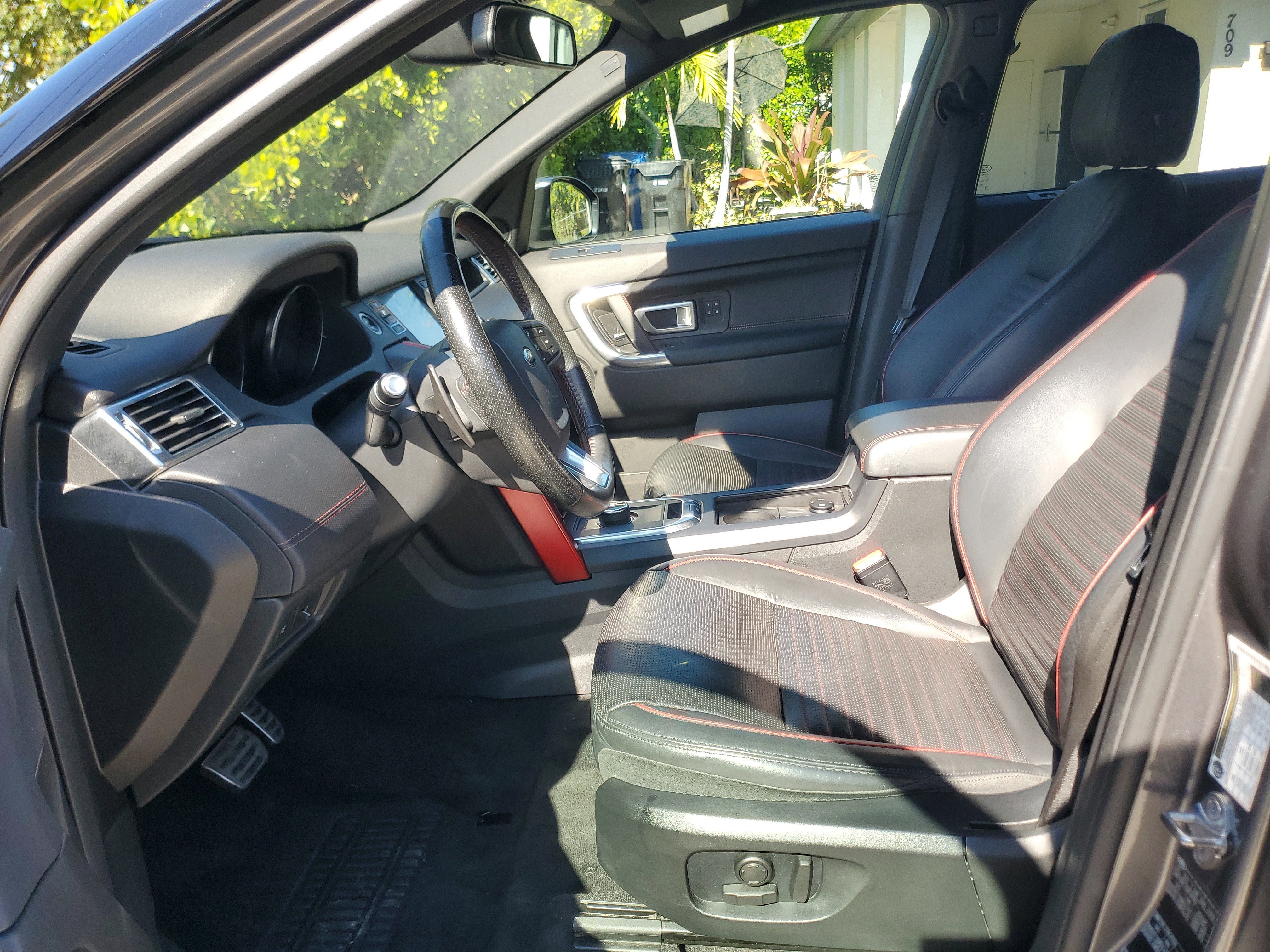 Used 2019 Land Rover Discovery Sport HSE image 17