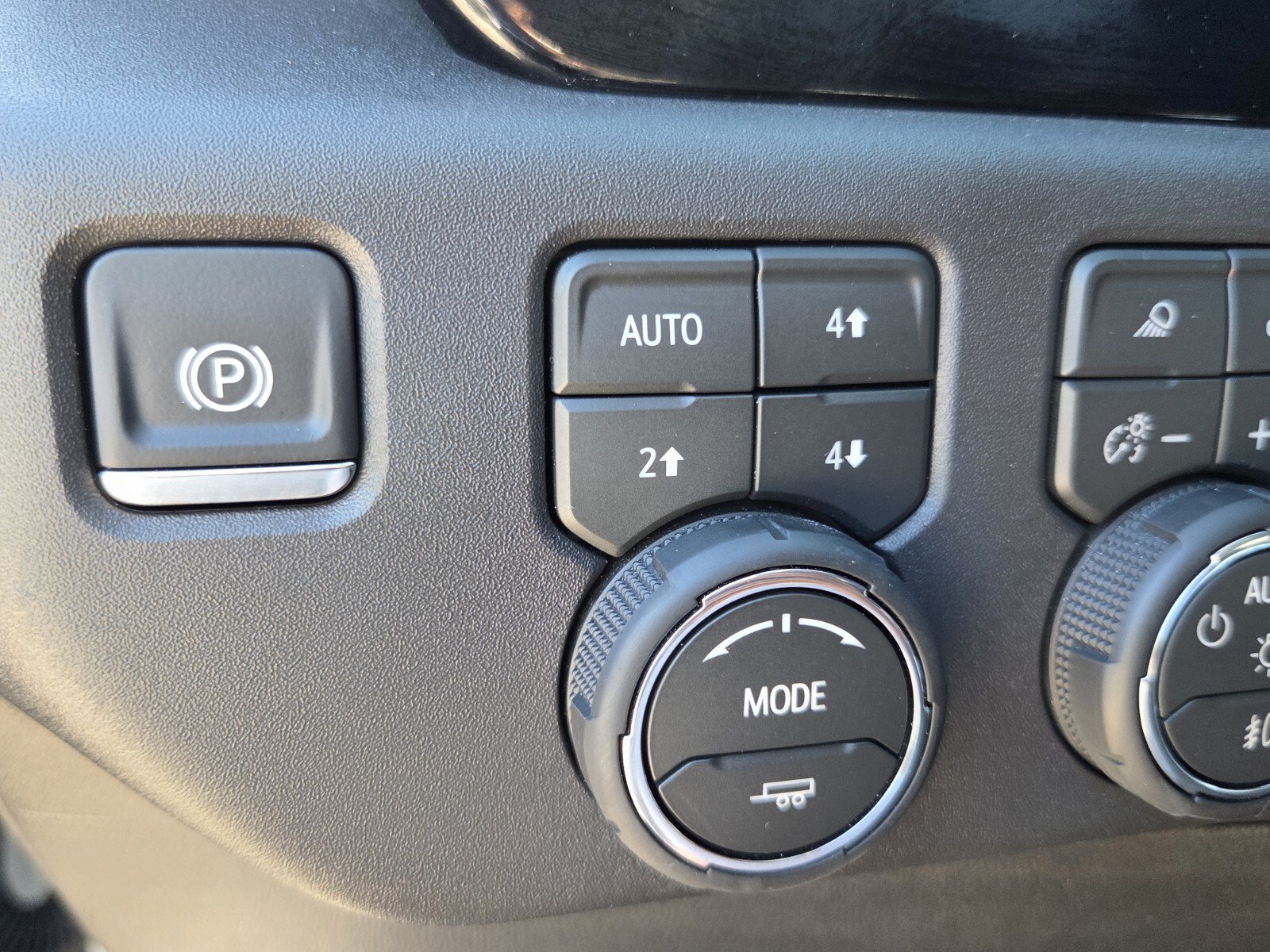 Used 2026 Chevrolet Silverado 1500 LT Trail Boss w/ LT Trail Boss Premium Package AWD/4WD image 40