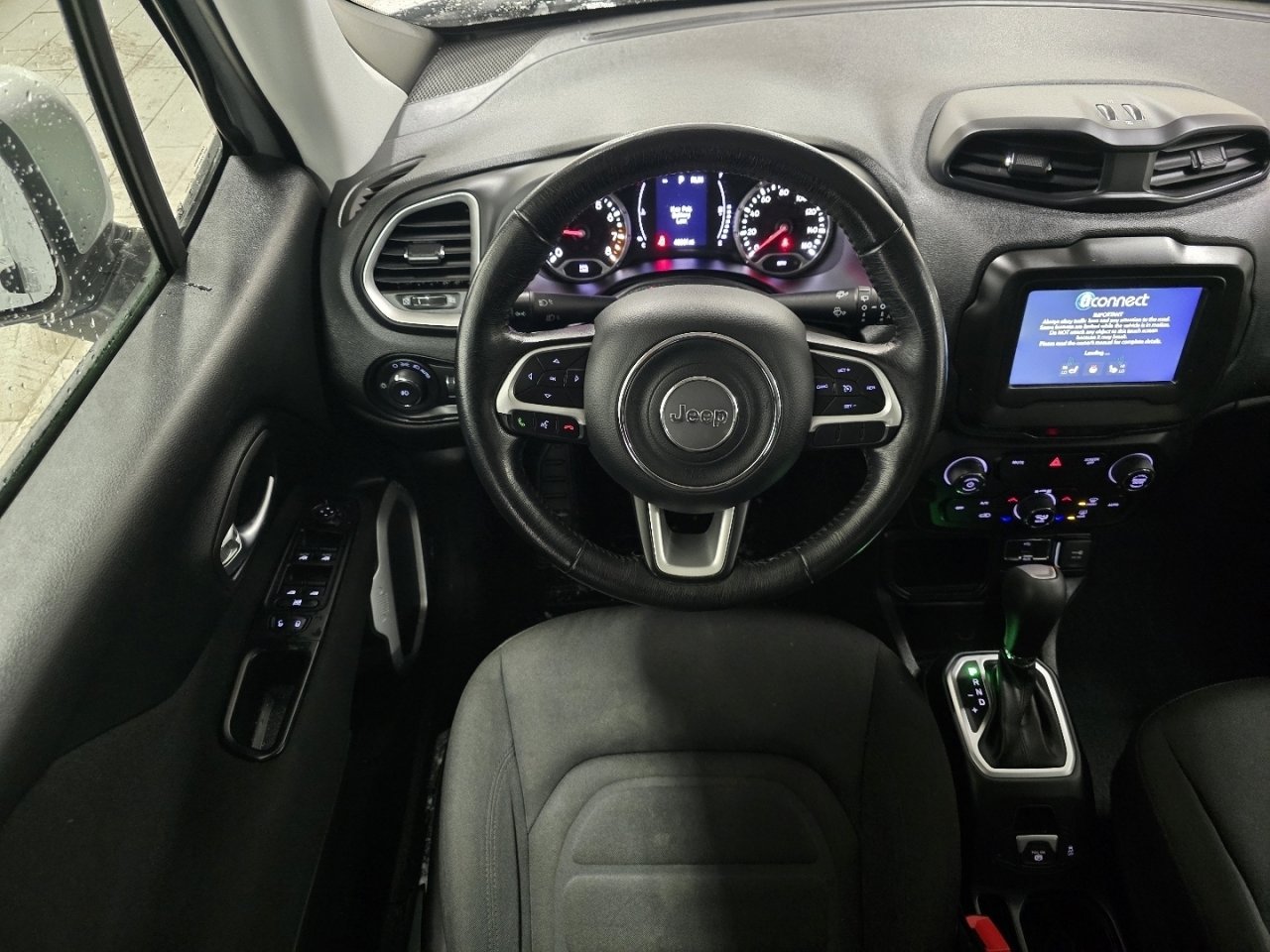 Used 2018 Jeep Renegade Latitude w/ Cold Weather Group image 19