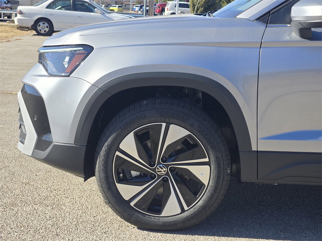 New 2026 Volkswagen Taos SE image 5
