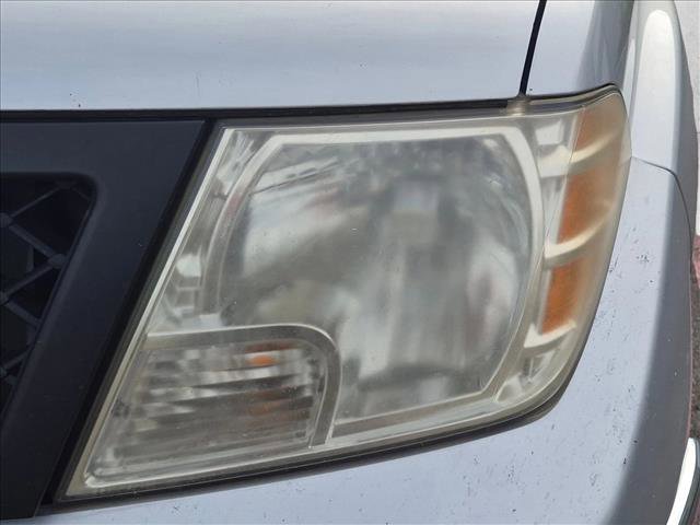 Used 2010 Nissan Frontier SE w/ SE Value Truck Pkg RWD image 5