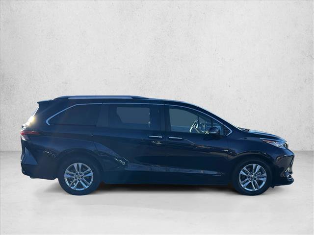 Used 2021 Toyota Sienna Limited image 4