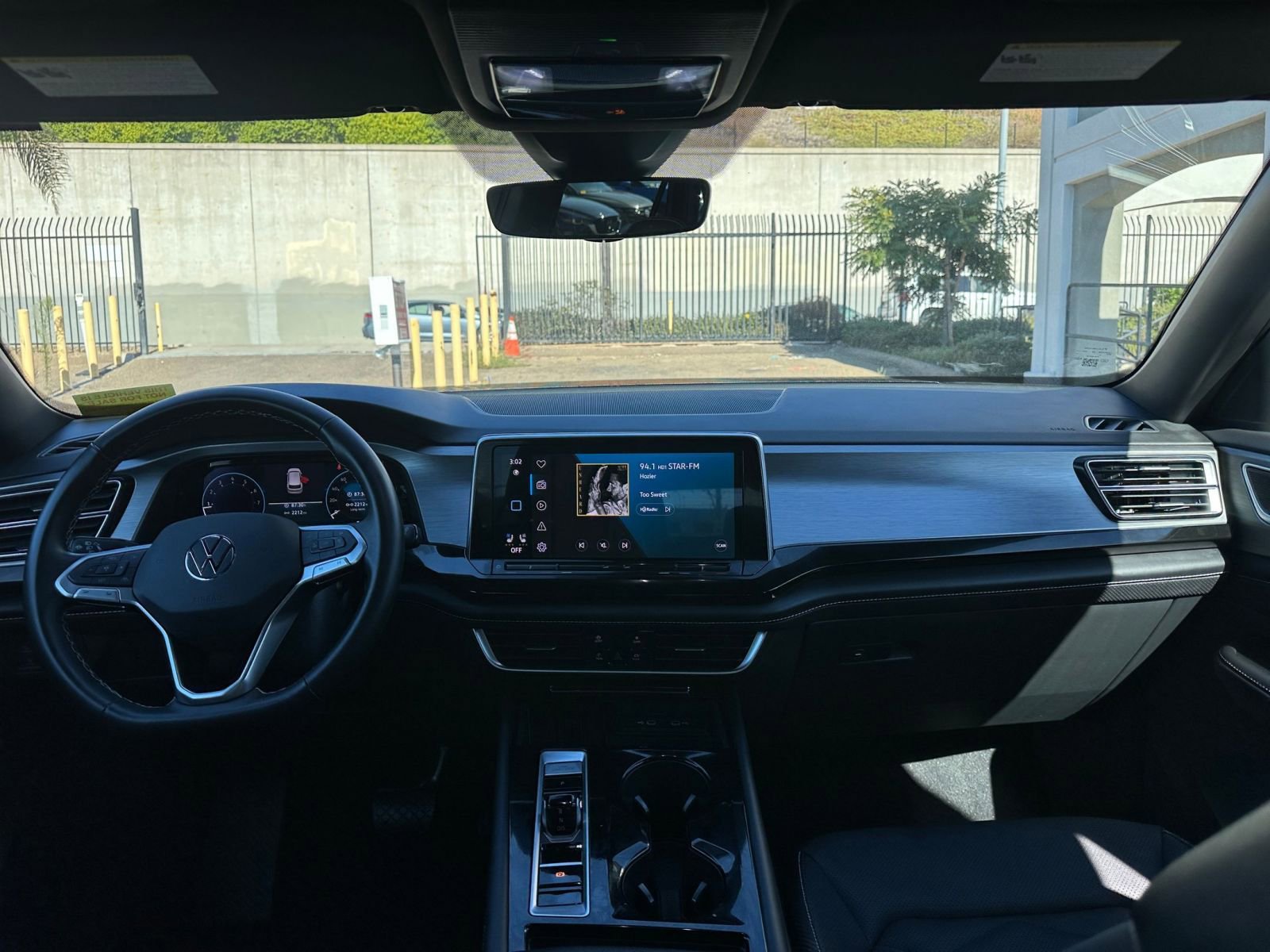 Used 2025 Volkswagen Atlas Cross Sport SE image 33