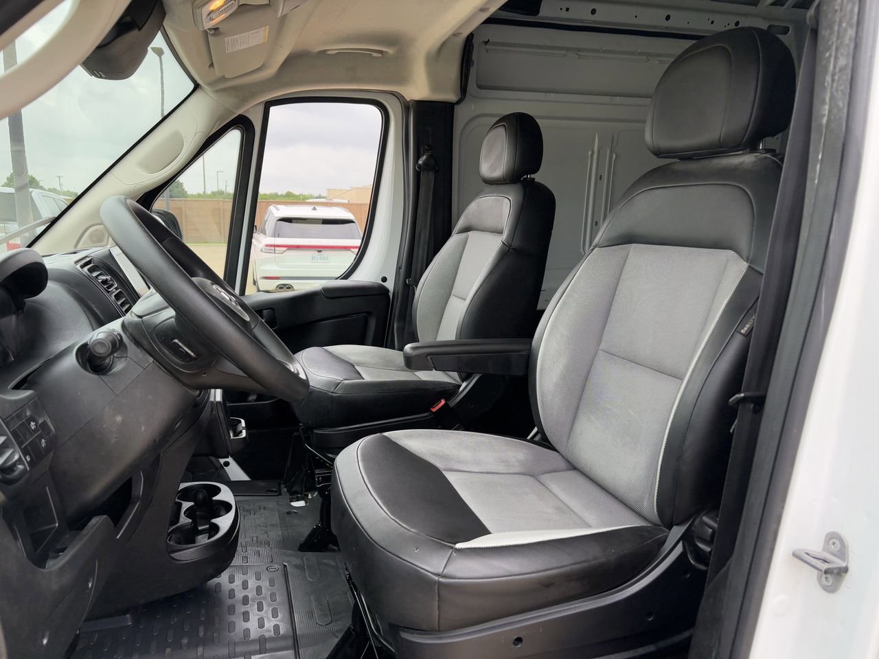Used 2024 RAM ProMaster 2500 w/ Convenience Group FWD image 22