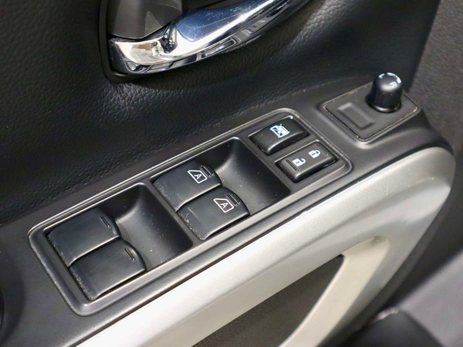 Used 2021 Nissan Titan SV w/ SV Convenience Package AWD/4WD image 19