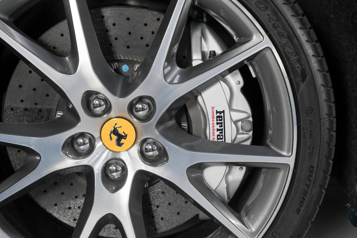 Used 2012 Ferrari California RWD image 18