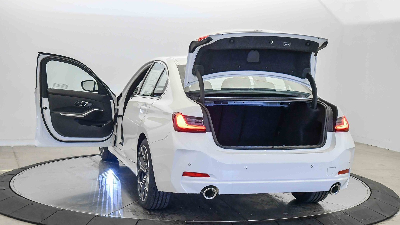 New 2026 BMW 330i Sedan w/ Convenience Package image 27