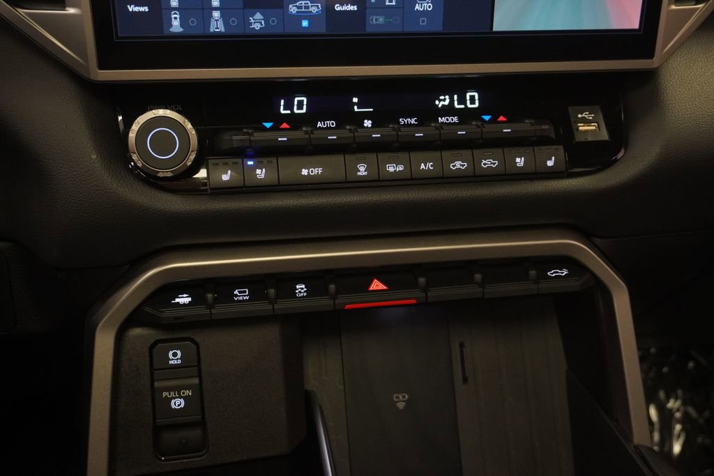 Used 2025 Toyota Tundra Limited image 34