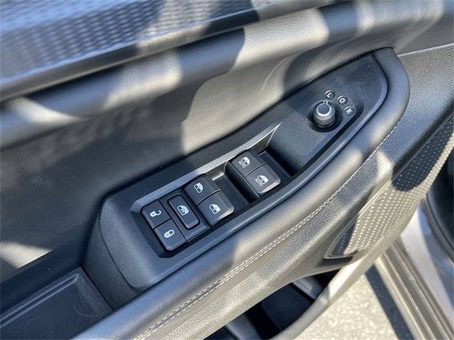 Used 2025 Jeep Grand Cherokee Laredo image 15