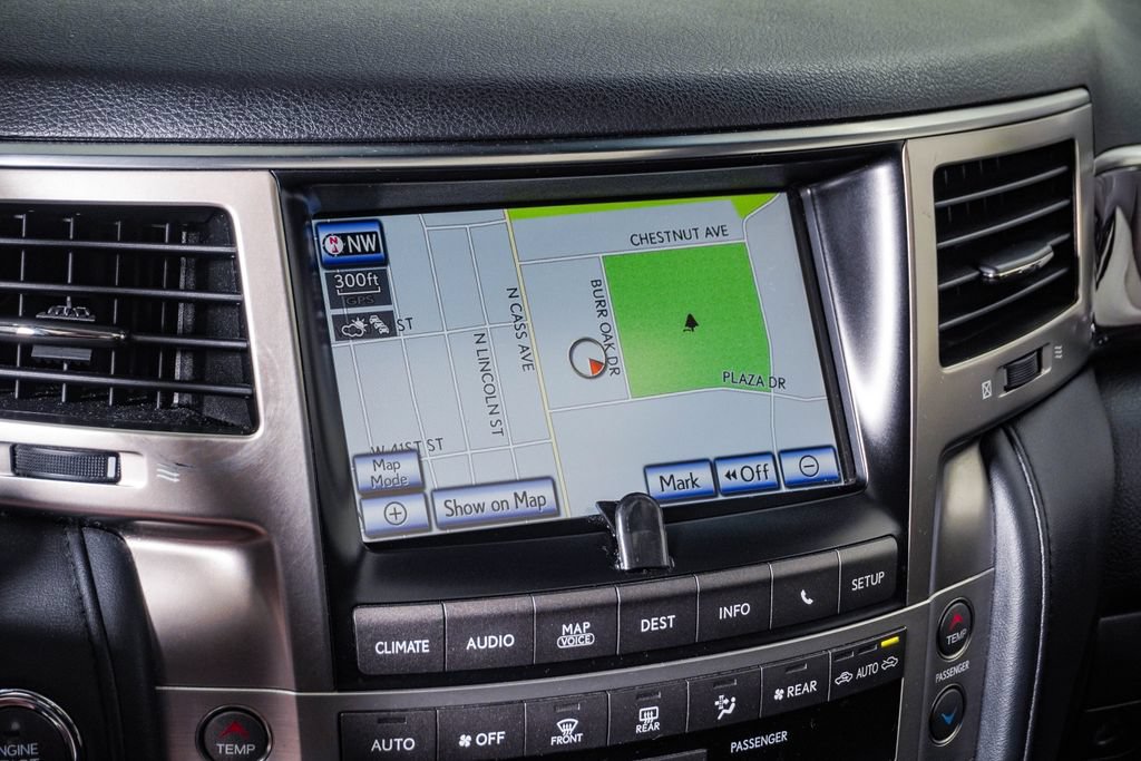 Used 2013 Lexus LX 570 4WD w/ Luxury Pkg image 25