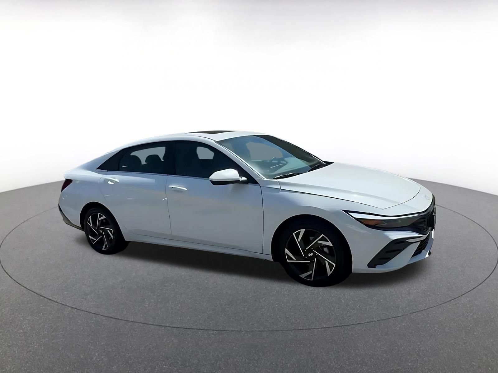 Used 2025 Hyundai Elantra SEL FWD image 2