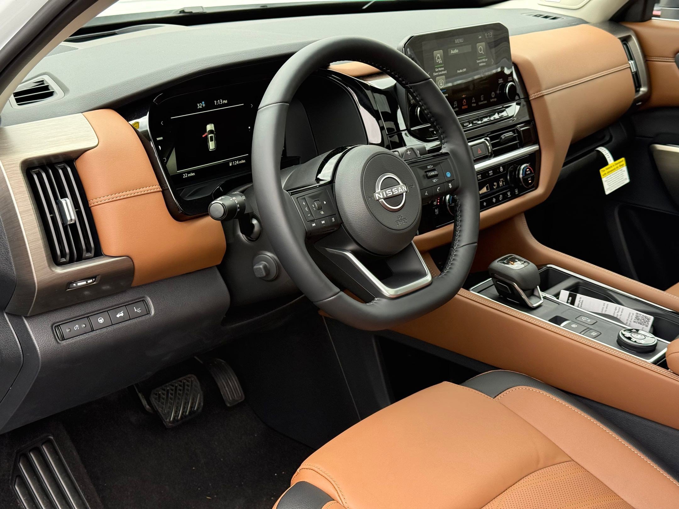 New 2025 Nissan Pathfinder Platinum image 3