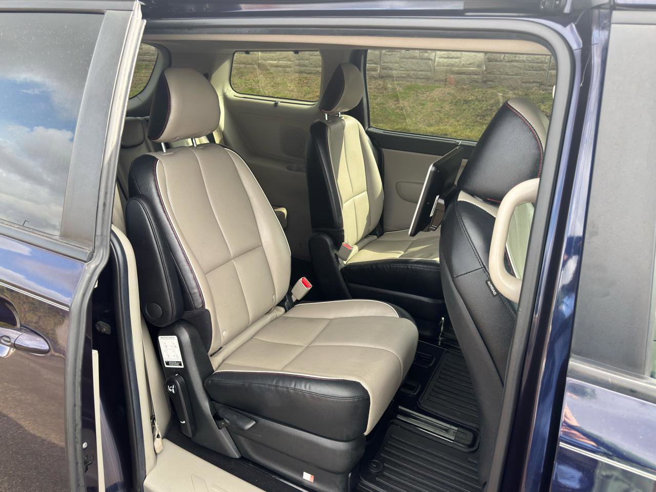 Used 2020 Kia Sedona EX image 39