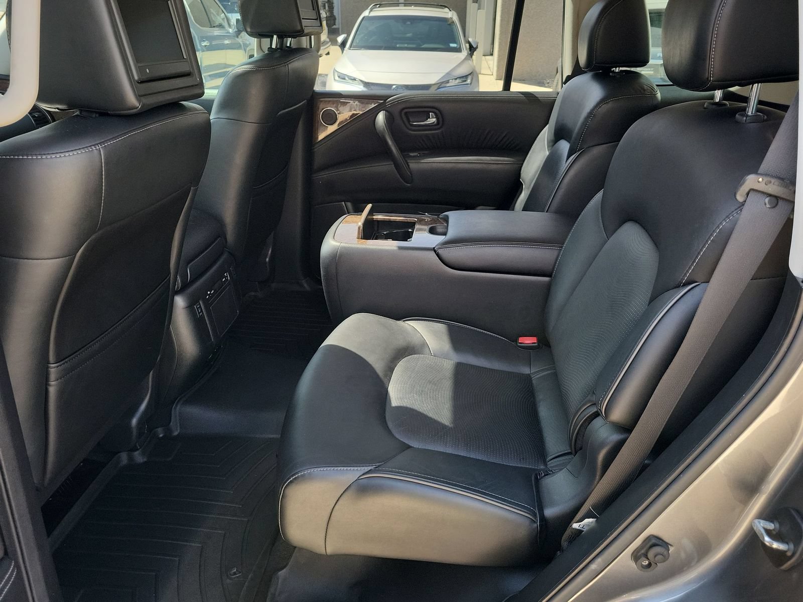 Used 2017 INFINITI QX80 2WD w/ Driver Assistance Package image 25