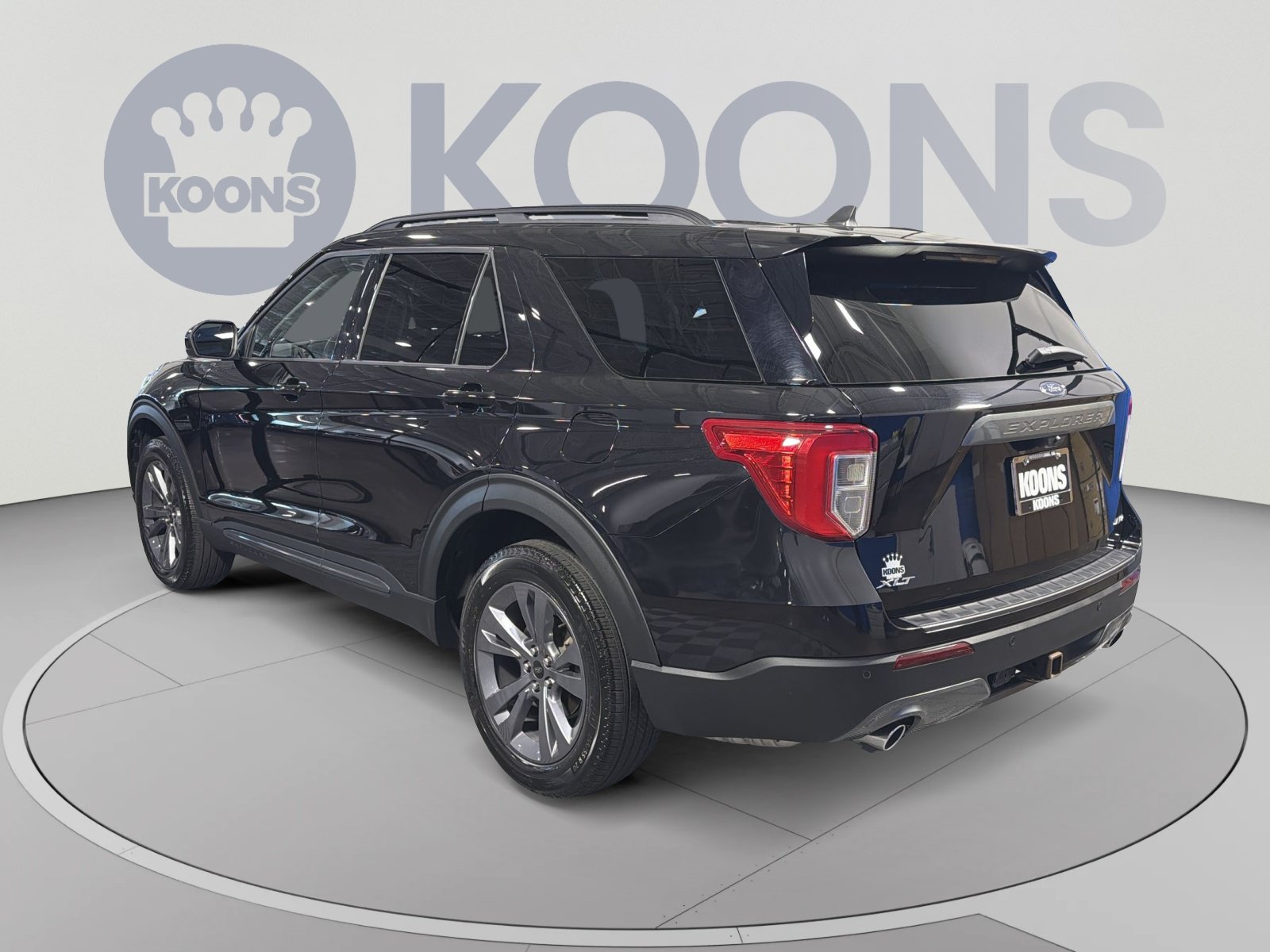 Used 2023 Ford Explorer XLT w/ Equipment Group 202A AWD/4WD image 4