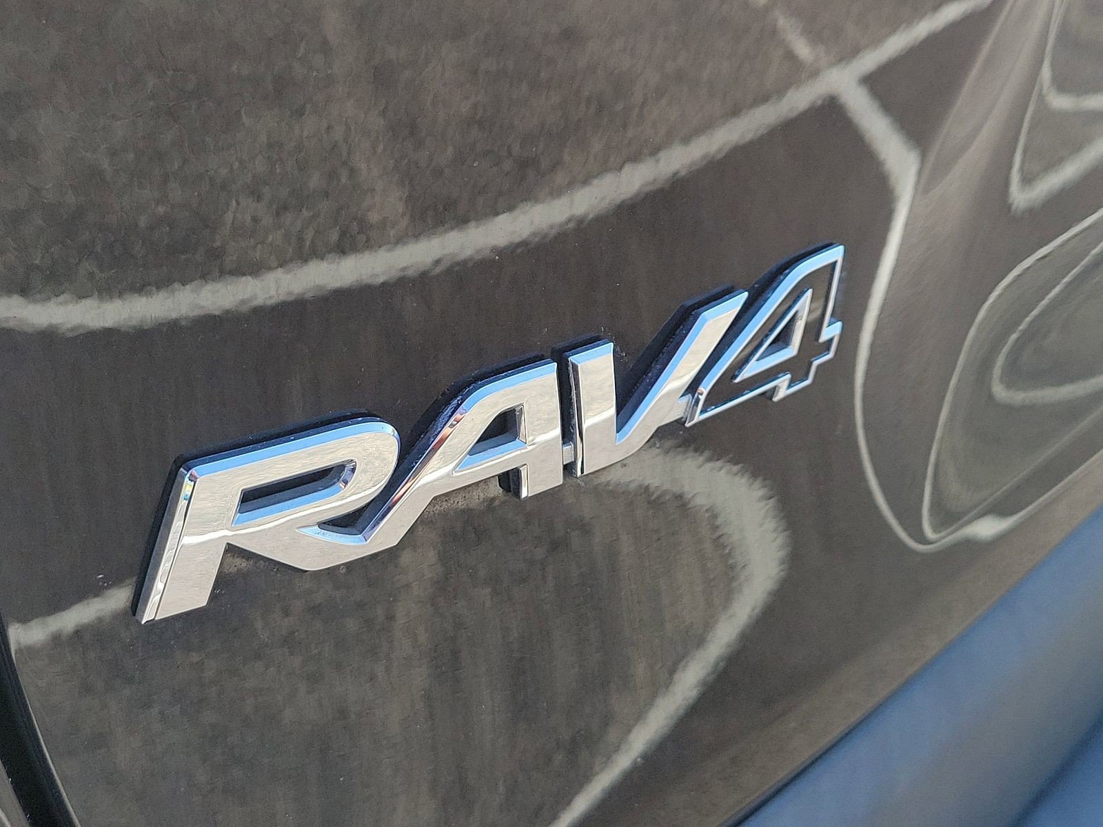 Used 2021 Toyota RAV4 LE AWD/4WD image 7