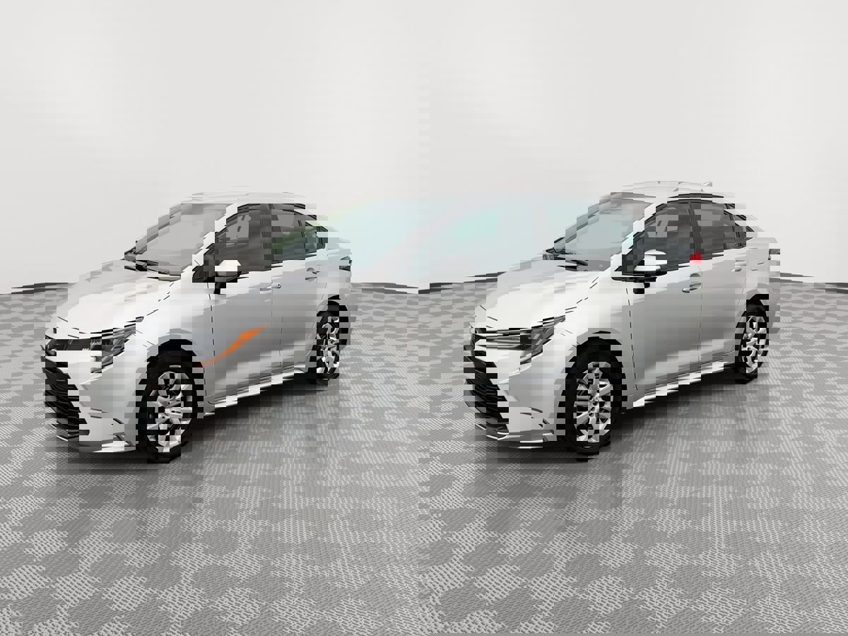 Used 2024 Toyota Corolla LE image 3