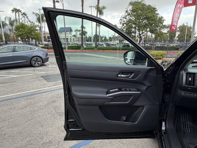 Certified 2026 Nissan Pathfinder SL FWD image 14