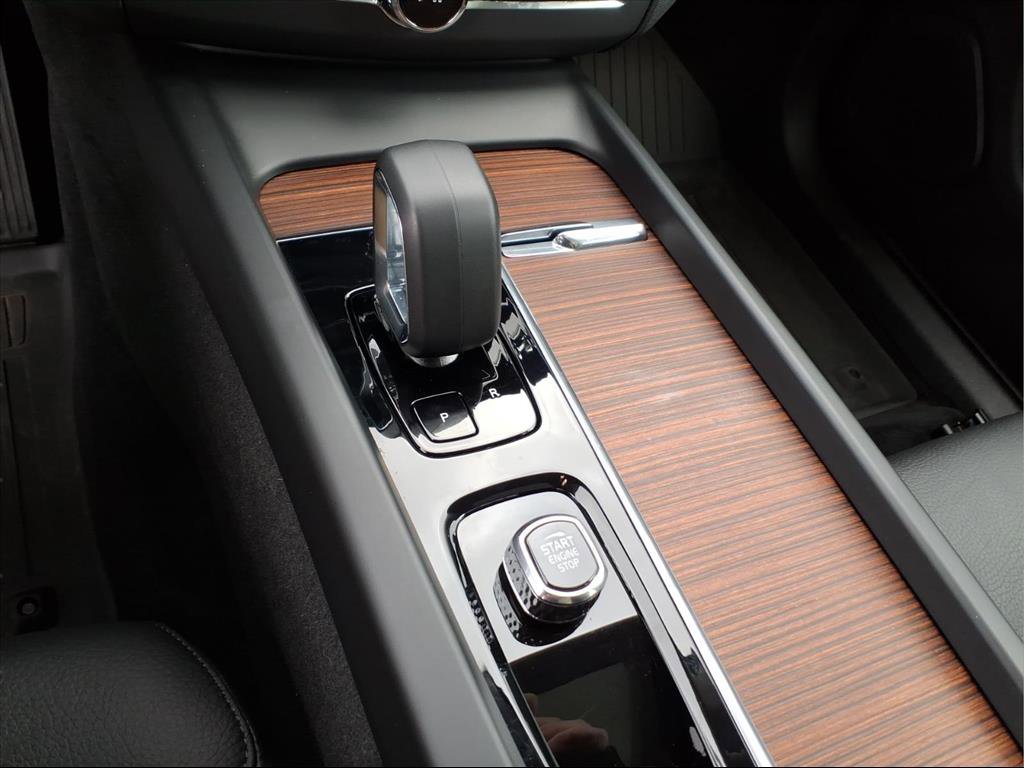 Used 2024 Volvo XC60 B5 Plus image 18