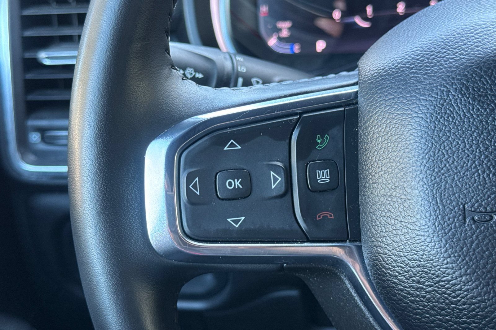 Used 2024 RAM 1500 Laramie AWD/4WD image 34