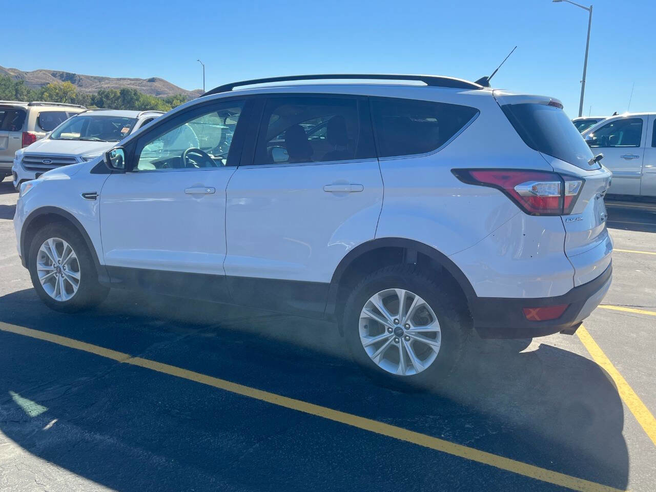 Used 2018 Ford Escape SE w/ SE Sync 3 Package image 3