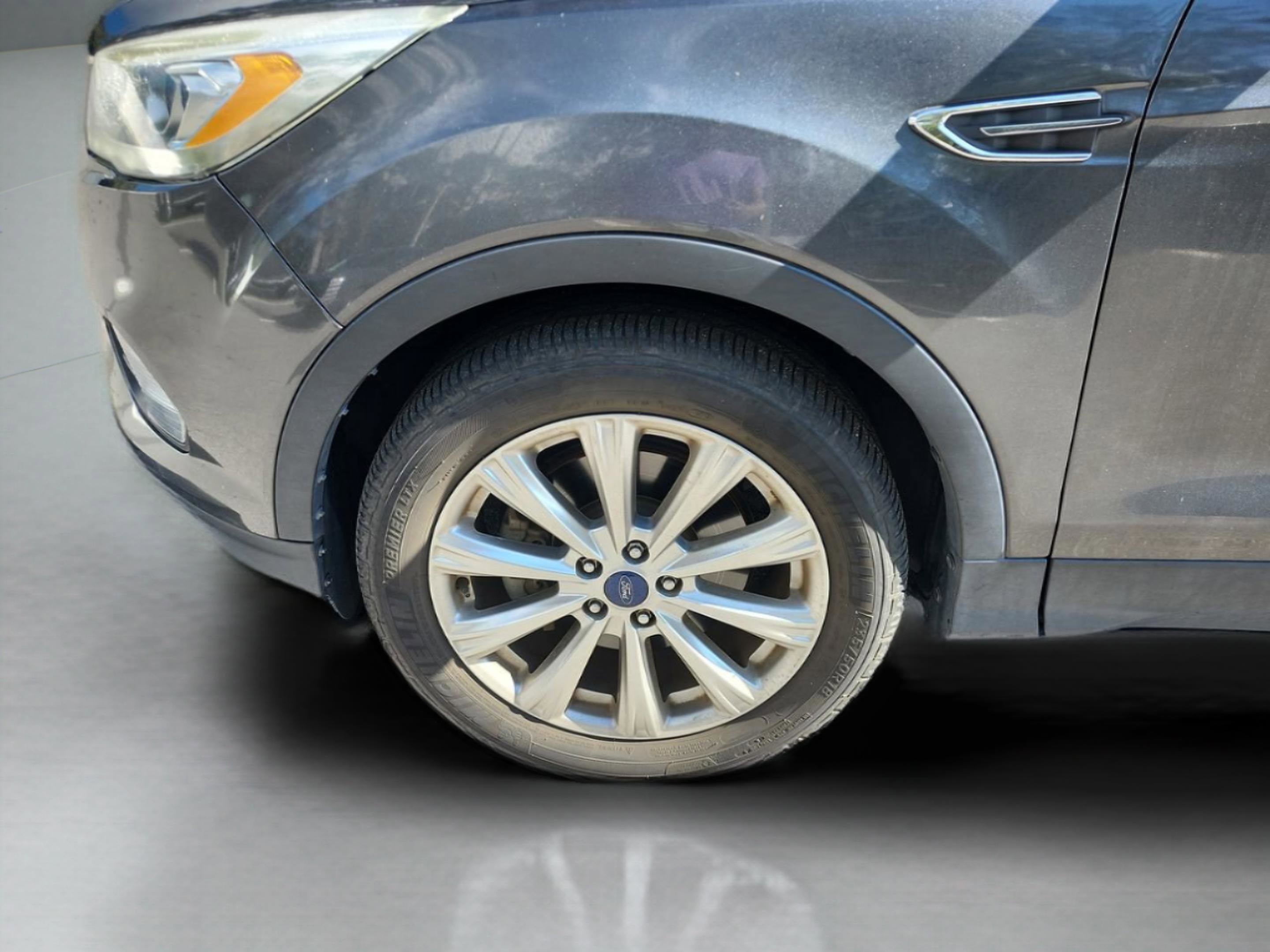 Used 2017 Ford Escape Titanium image 31