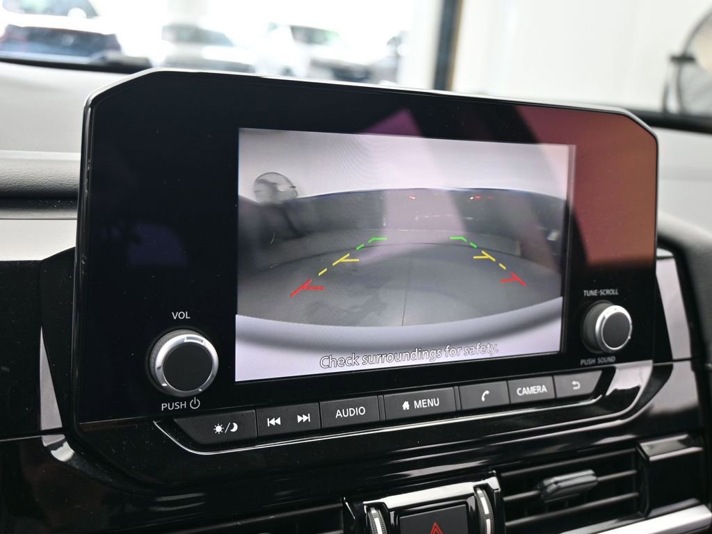 Used 2025 Nissan Pathfinder SV image 19