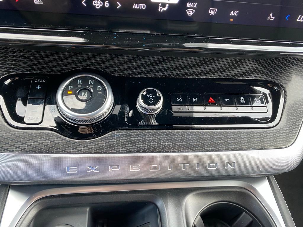 New 2025 Ford Expedition Platinum w/ Stealth Performance Package AWD/4WD image 22