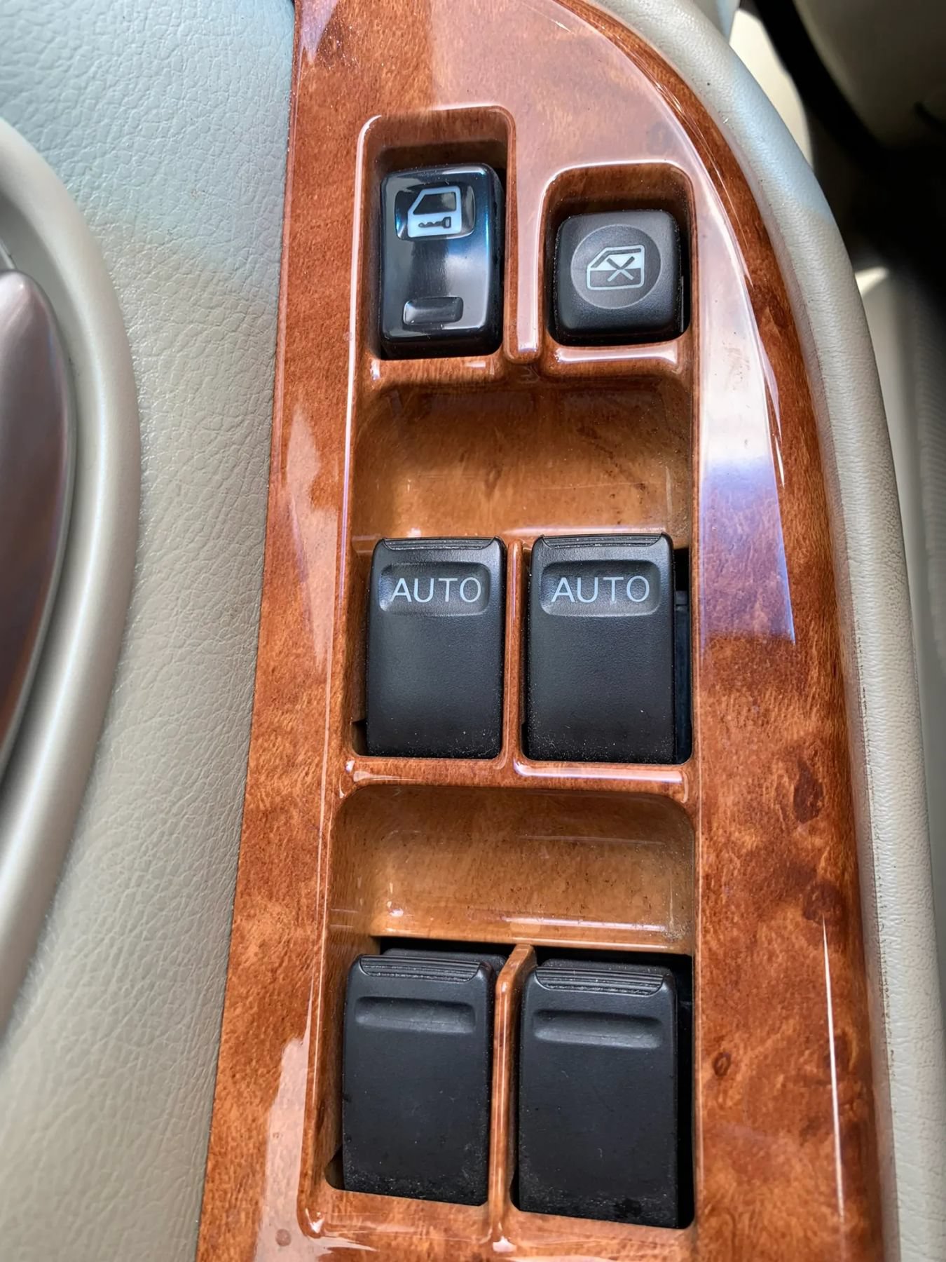 Used 2003 INFINITI I35 w/ Sunroof & Sunshade Pkg FWD image 25