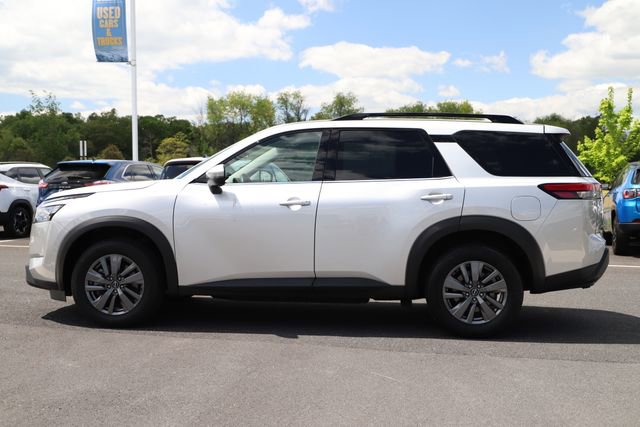 Used 2025 Nissan Pathfinder SV AWD/4WD image 3