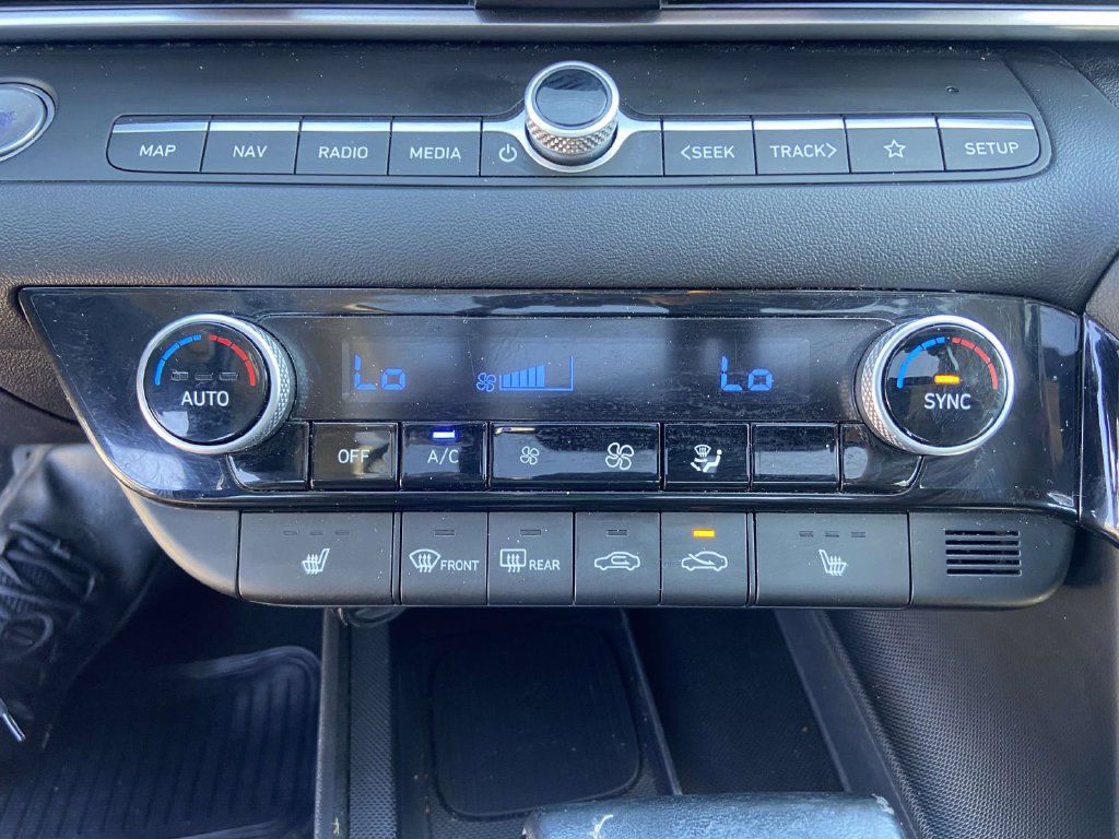 Used 2025 Hyundai Elantra Limited FWD image 18